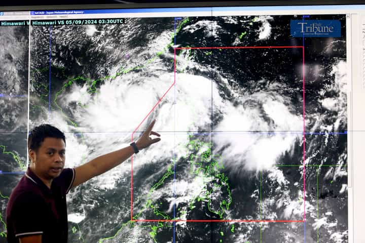 LOOK: PAGASA Assistant Weather Services Chief Chris Perez monitored the departure of Severe Tropical Storm "Enteng", which was impacting the western section of Northern Luzon on Thursday, 5 September 2024 in Quezon City. Additionally, a new low-pressure area (LPA) has formed within the Philippine Area of Responsibility (PAR) and may slightly enhance the southwest monsoon, locally known as habagat, through Saturday.